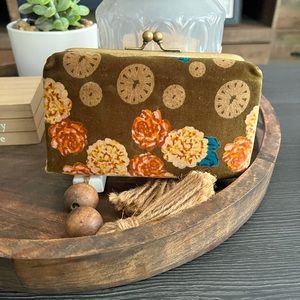 NWOT Fossil clutch